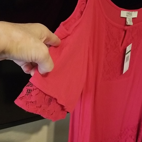 Cold shoulder top - Picture 5 of 6